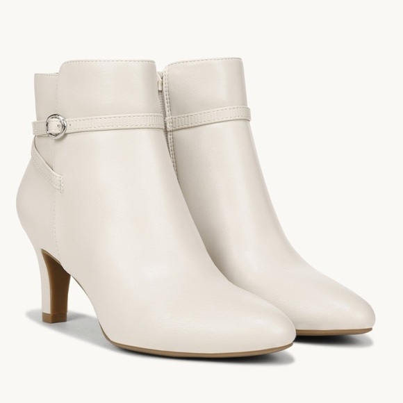 LifeStride Women's Guild Ankle Boot (WIDE) - Picture 1 of 7